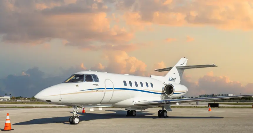 Beechcraft Hawker 900XP N51HH operated by Jet Linx Aviation, LLC, exterior