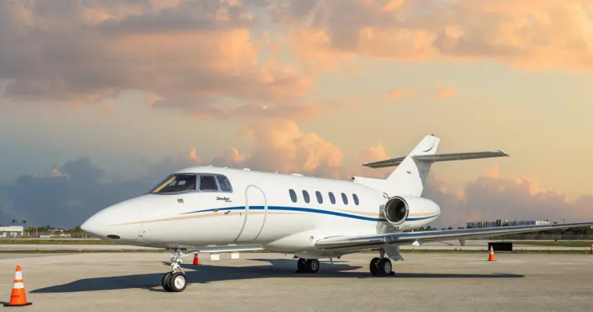 Beechcraft Hawker 900XP N51HH operated by Jet Linx Aviation, LLC photo 2
