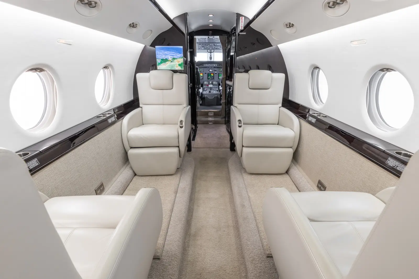 Gulfstream G200 N520LF operated by Schubach Aviation photo 2