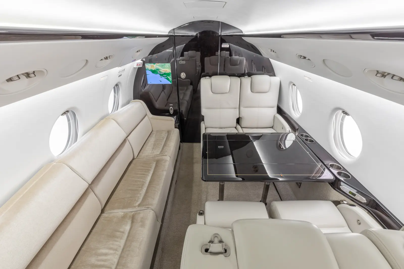 Gulfstream G200 N520LF operated by Schubach Aviation photo 3