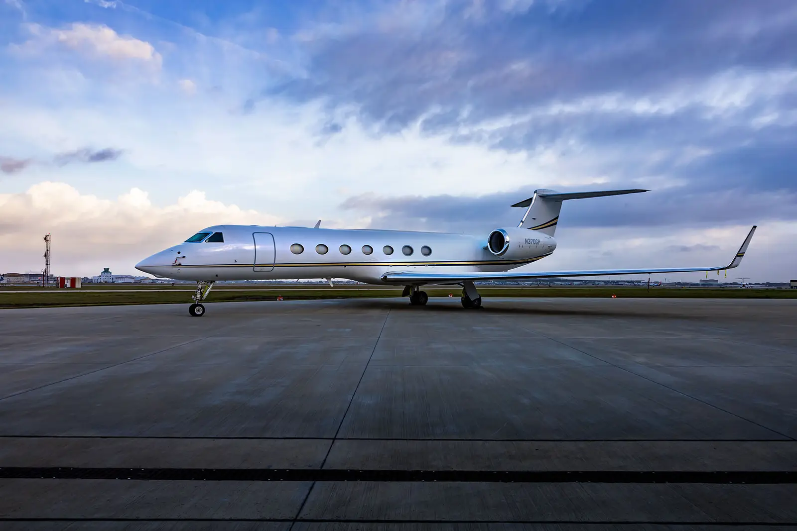 Gulfstream G550 N521SB operated by Wing Aviation Charter Services, LLC, exterior