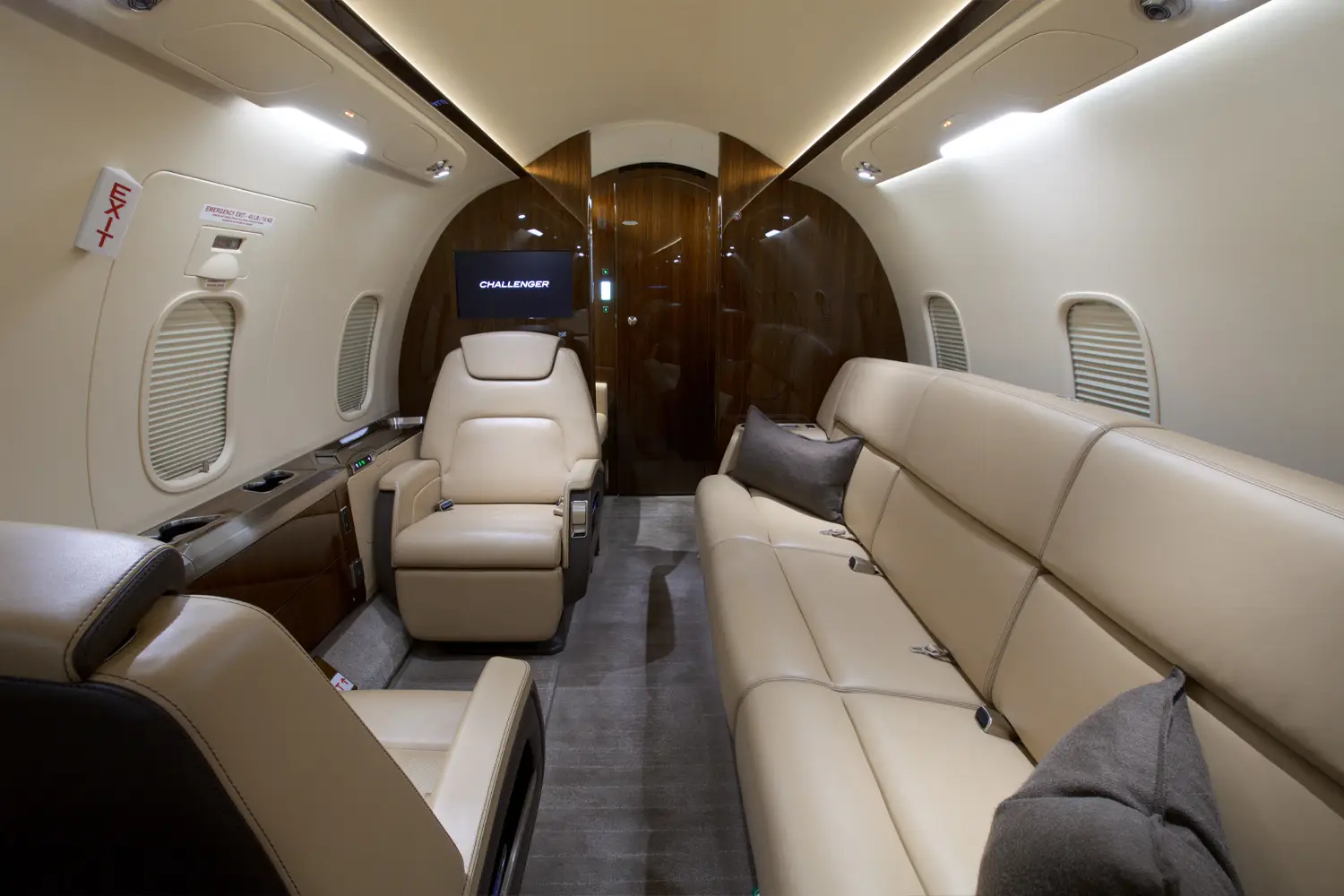 Bombardier Challenger 350 N522AD operated by Silver Air photo 5