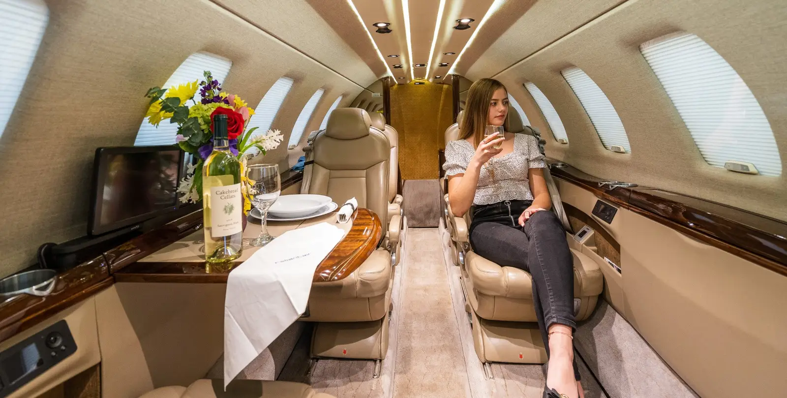 Cessna Citation CJ4 N525EZ operated by Reliant Air Charter photo 2