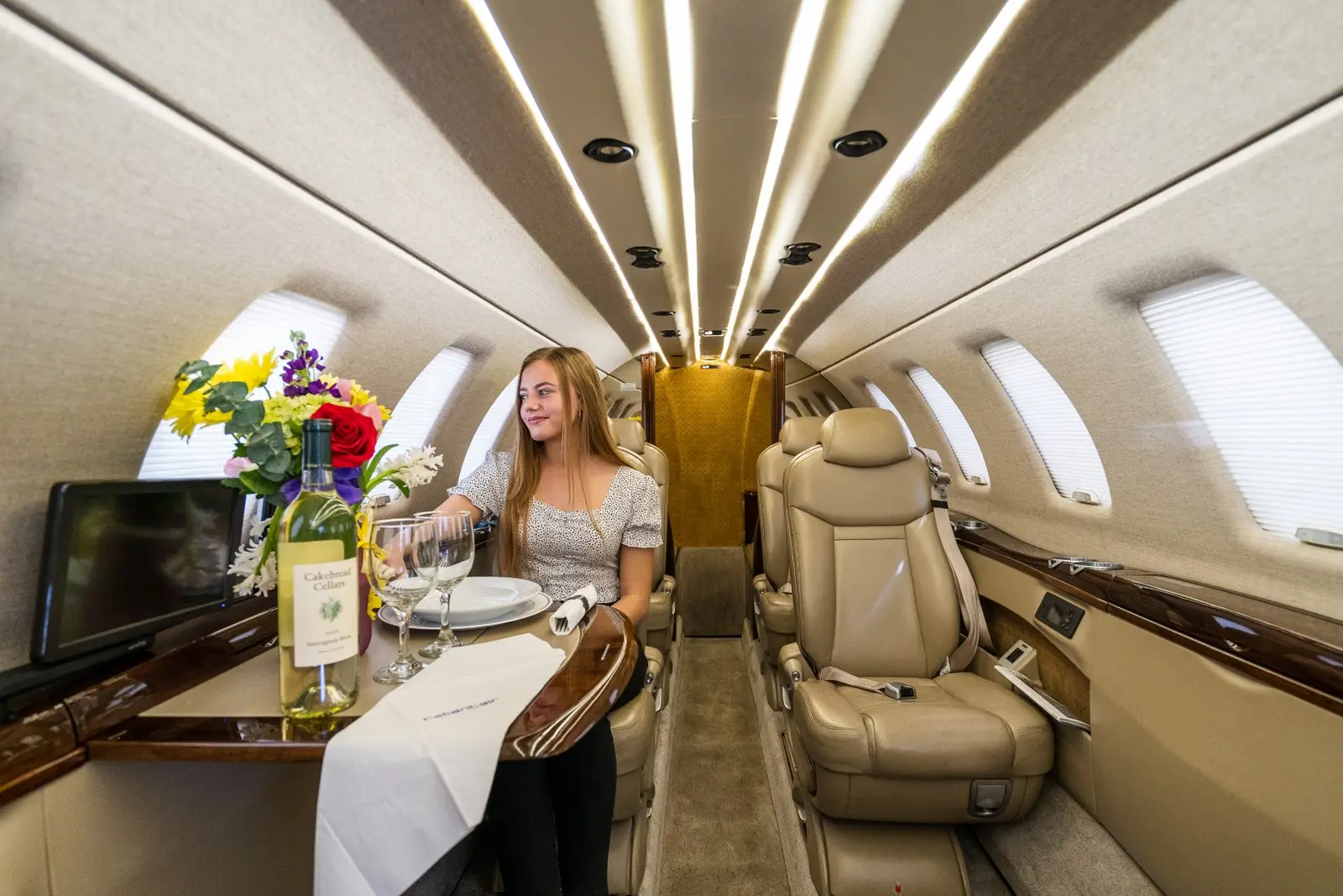 Cessna Citation CJ4 N525EZ operated by Reliant Air Charter photo 3