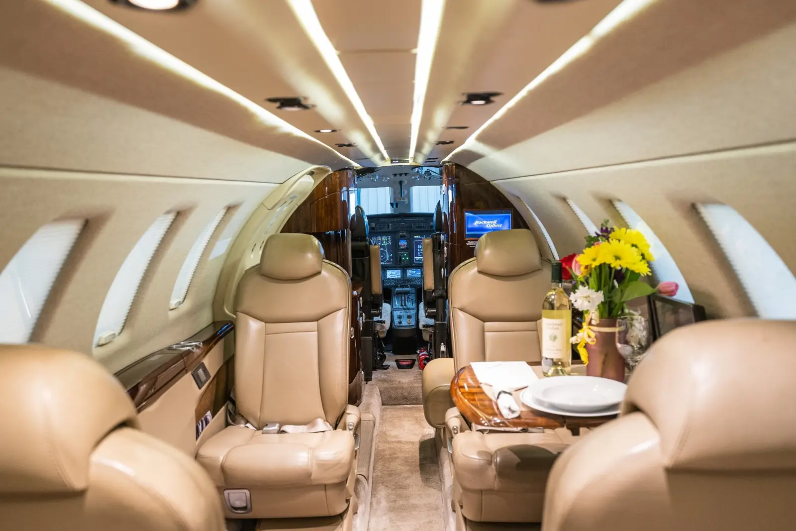 Cessna Citation CJ4 N525EZ operated by Reliant Air Charter photo 5