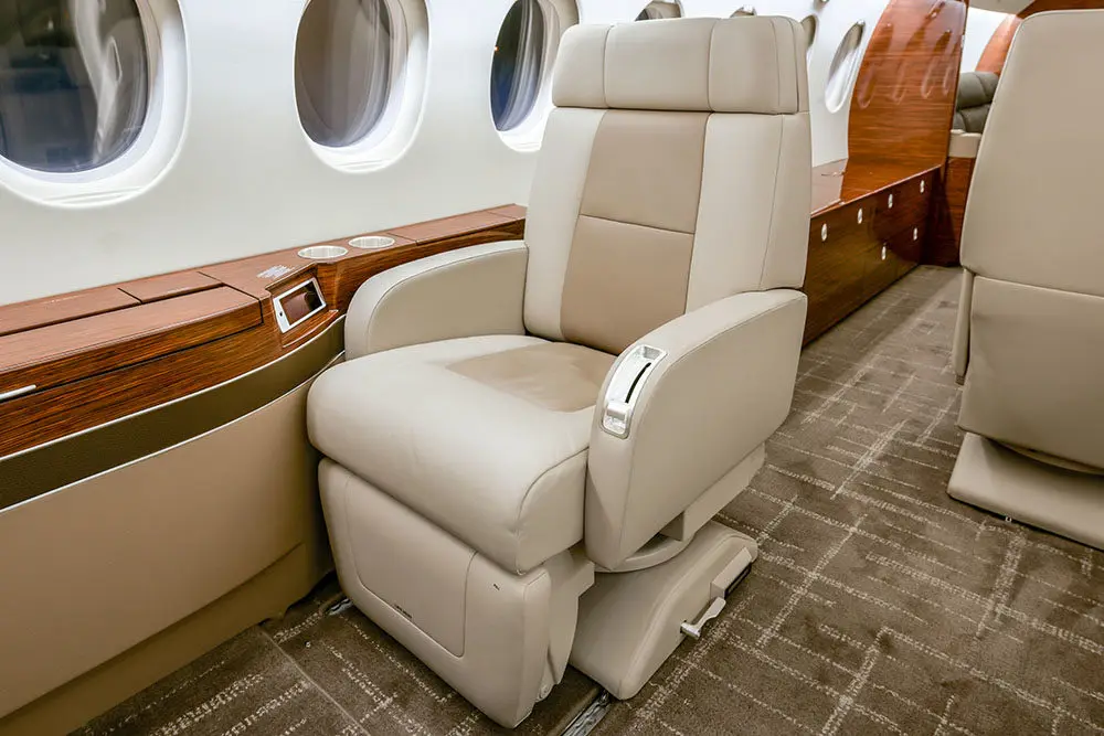 Dassault Falcon 900LX N527P operated by Solairus Aviation photo 5