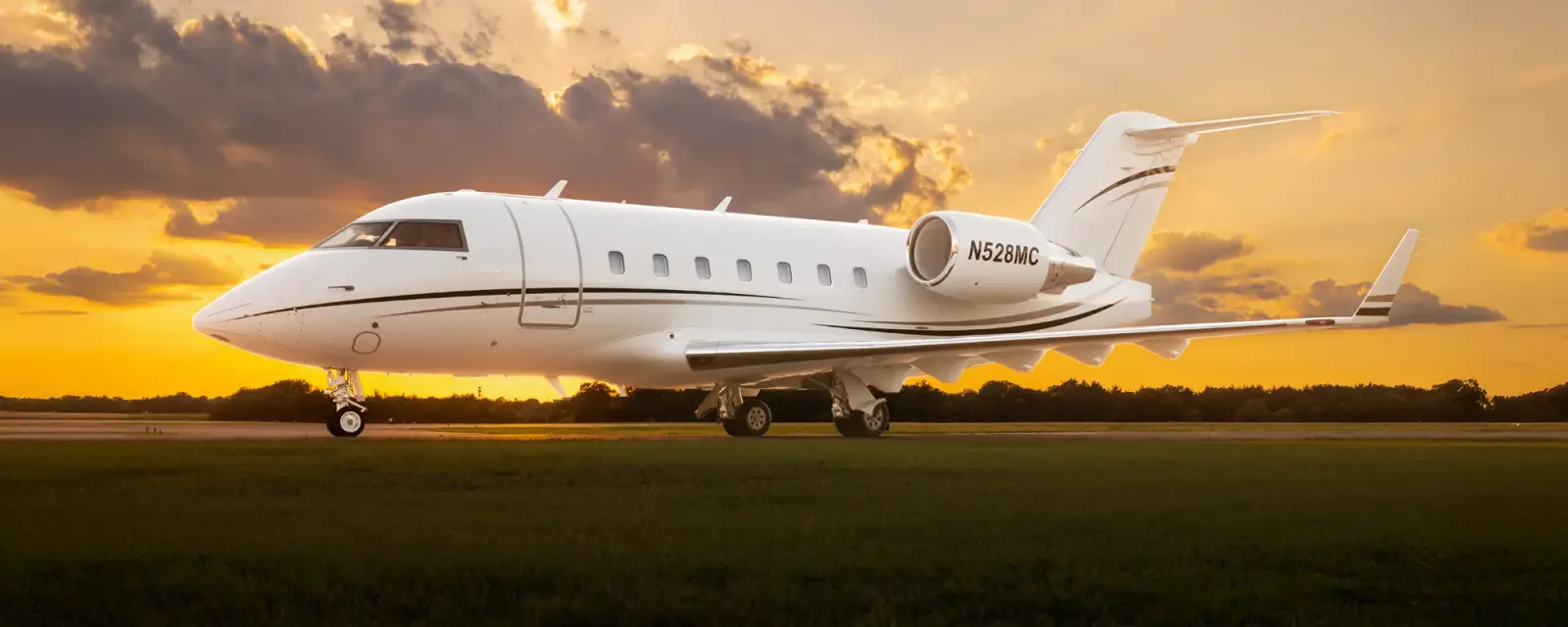 Bombardier Challenger 604 N528MC operated by FLYTRU, exterior