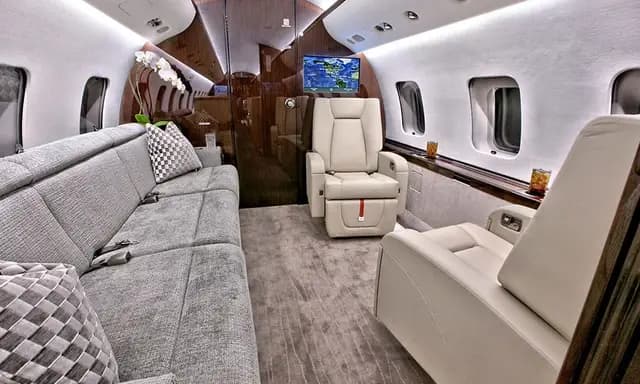 Bombardier Global 6000 N529DB operated by Solairus Aviation photo 5