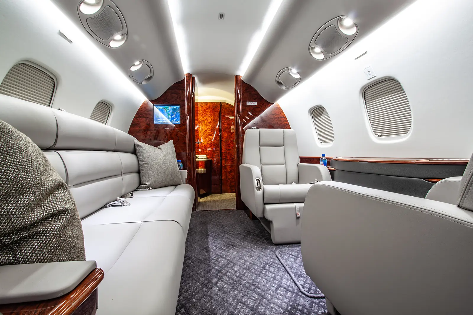 Embraer Legacy 600 N529GB operated by Wing Aviation Charter Services, LLC photo 2