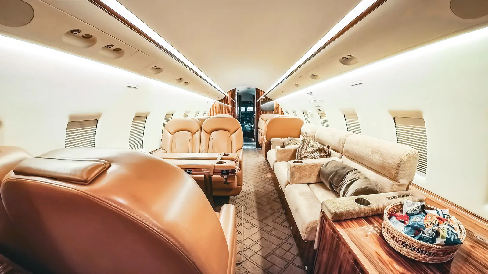 Bombardier Challenger 604 N529KF operated by SAI Flight Service, Inc., KGSP photo 2