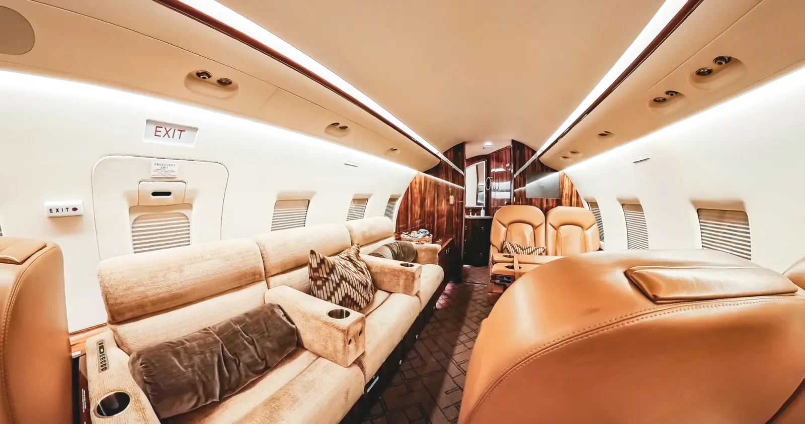 Bombardier Challenger 604 N529KF operated by SAI Flight Service, Inc., KGSP photo 3