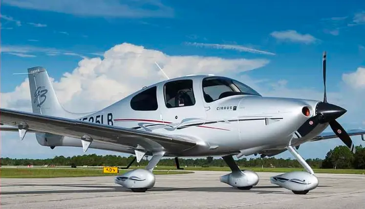 Cirrus SR22 N535LB operated by Great Flight, Inc., exterior