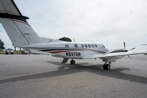 Beechcraft King Air 200 N537EM operated by Air Charter Express, Inc. photo 4