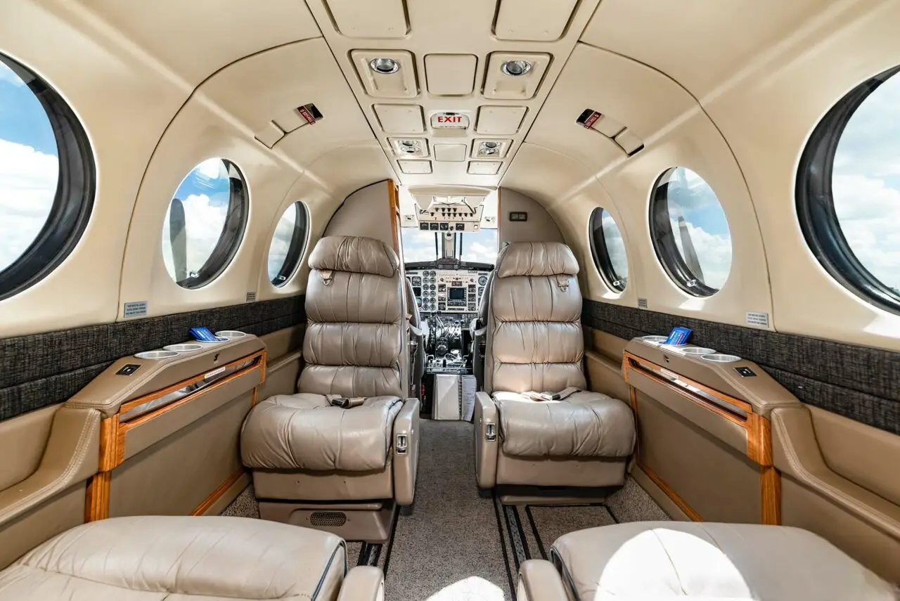 Beechcraft King Air 350 N53CV operated by Executive Air Taxi Corporation photo 4