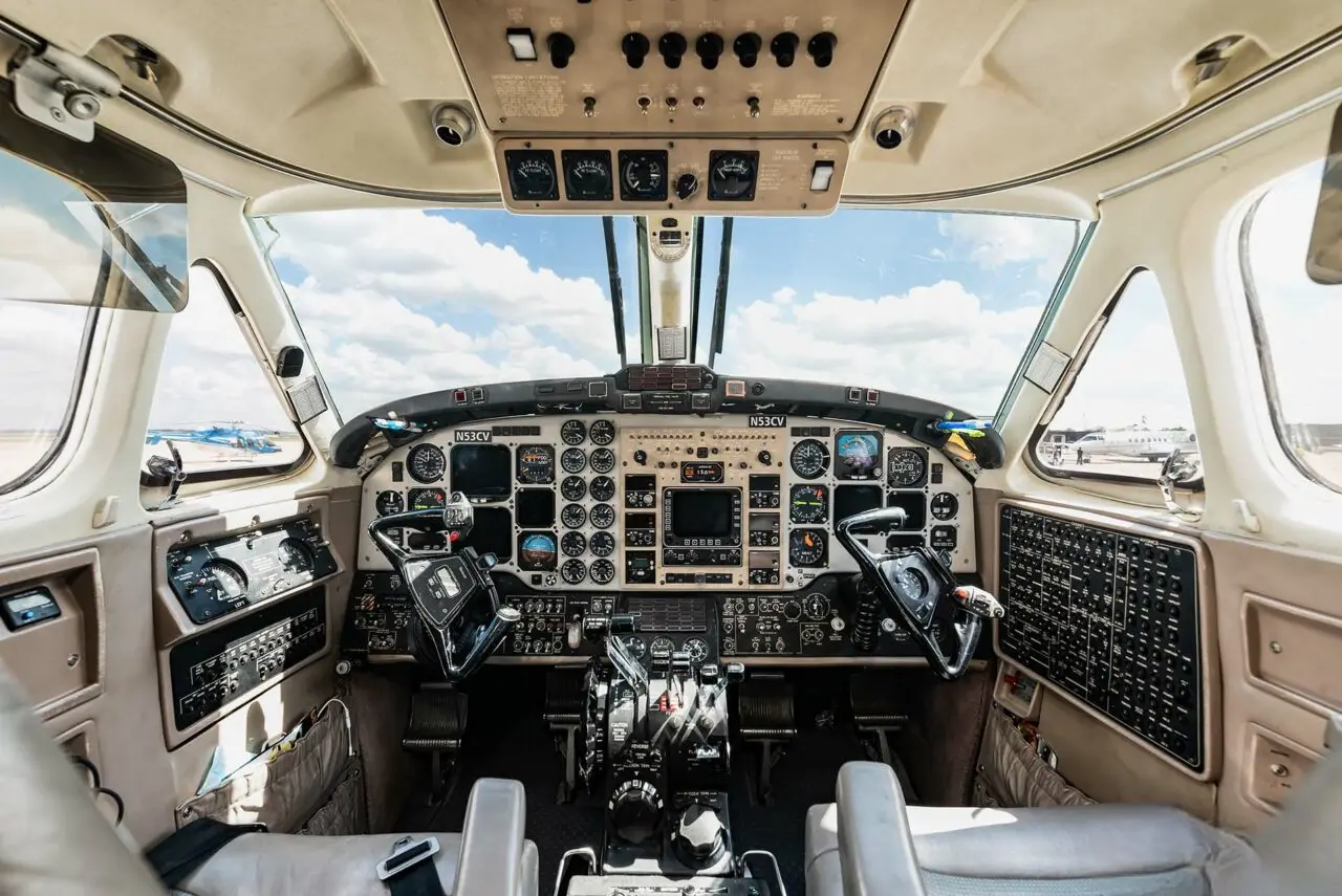 Beechcraft King Air 350 N53CV operated by Executive Air Taxi Corporation photo 6