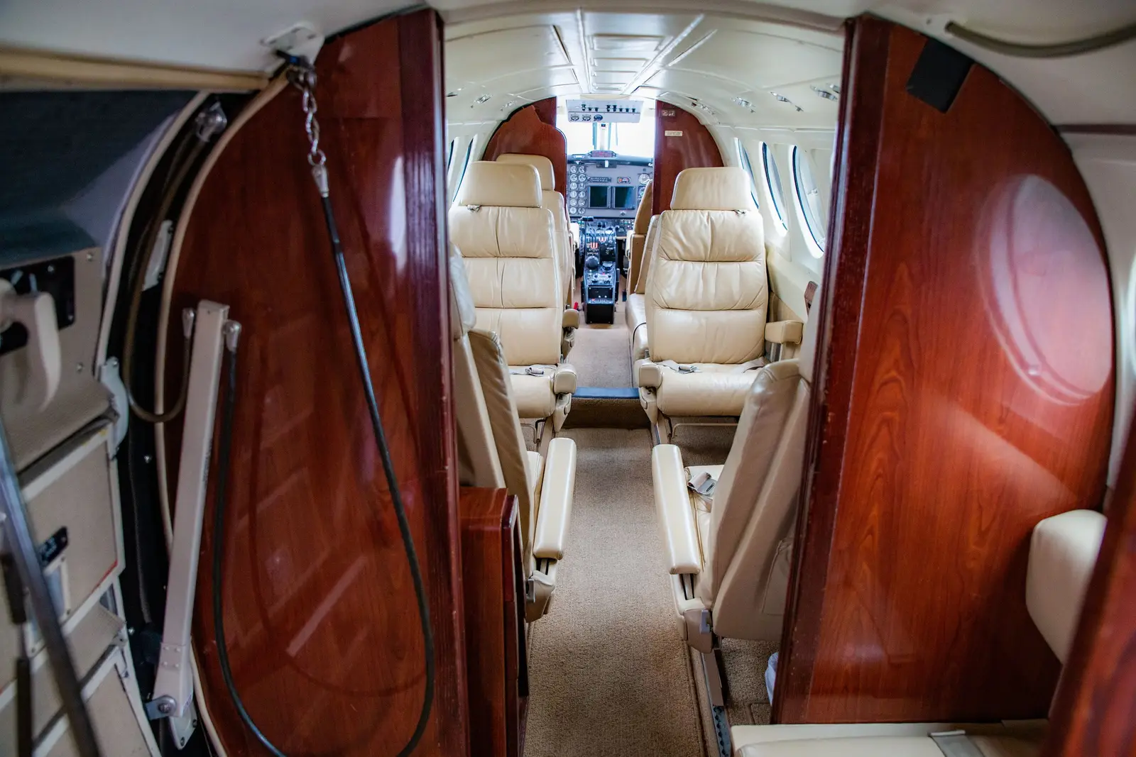 Beechcraft King Air 200 N53KA operated by Maxair LLC photo 5