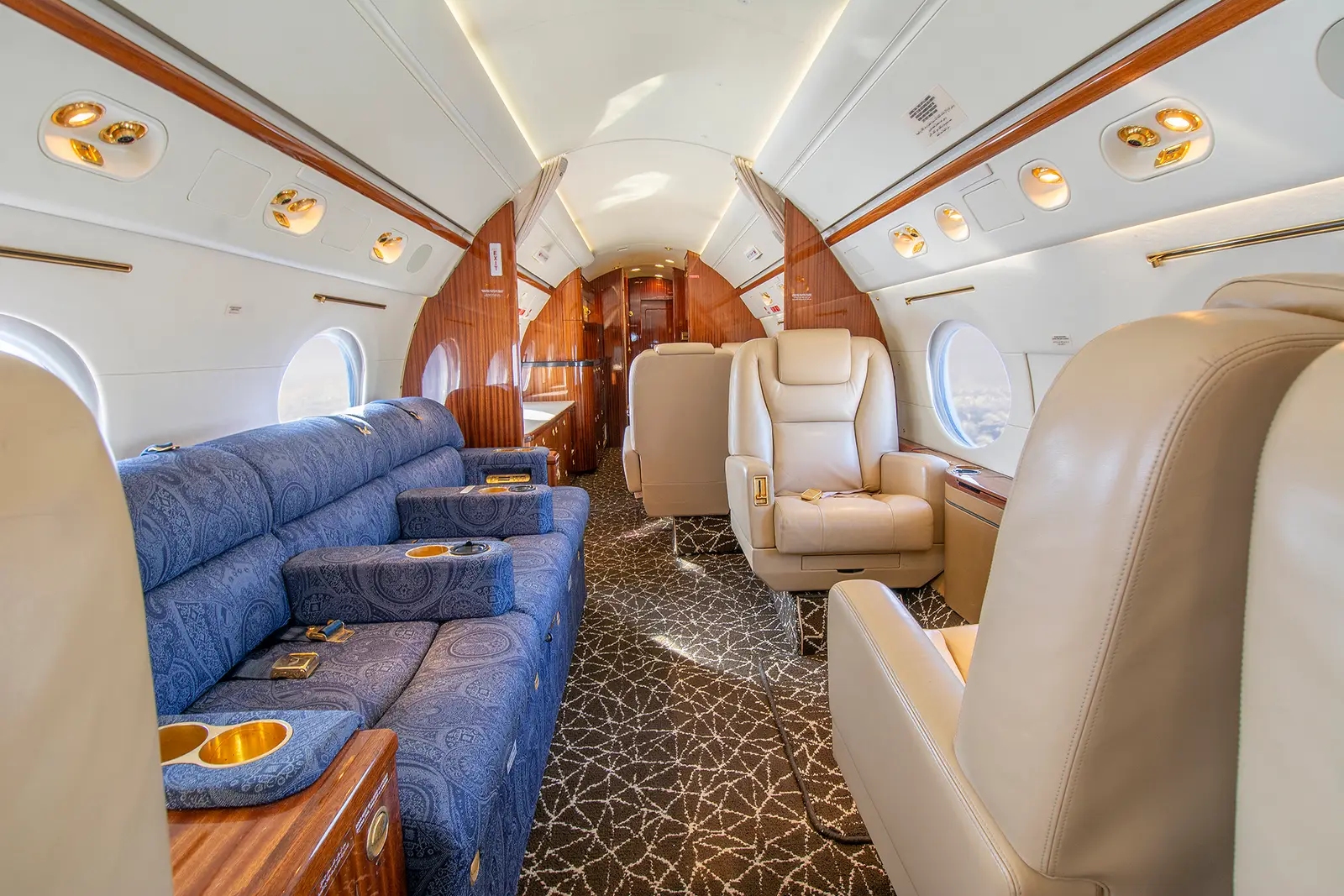 Gulfstream IV-SP N53WG operated by Fly Alliance photo 3