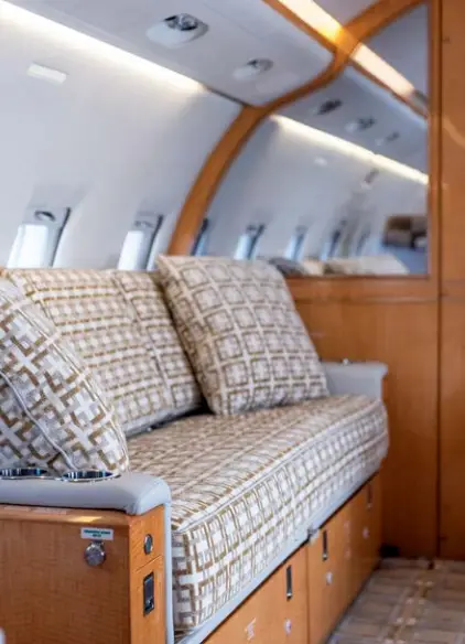 Bombardier Challenger 604 N5481T operated by Goodjet (SP Aviation) photo 2