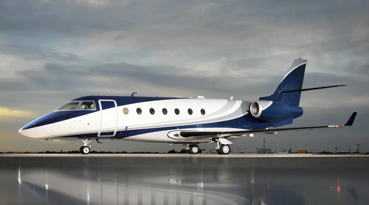 Gulfstream G200 N54CM operated by Alerion Aviation photo 6