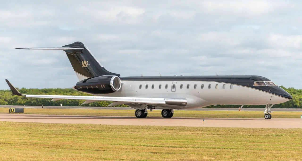 Bombardier Global Express N54DP operated by Elite Air, Inc., KPIE, exterior
