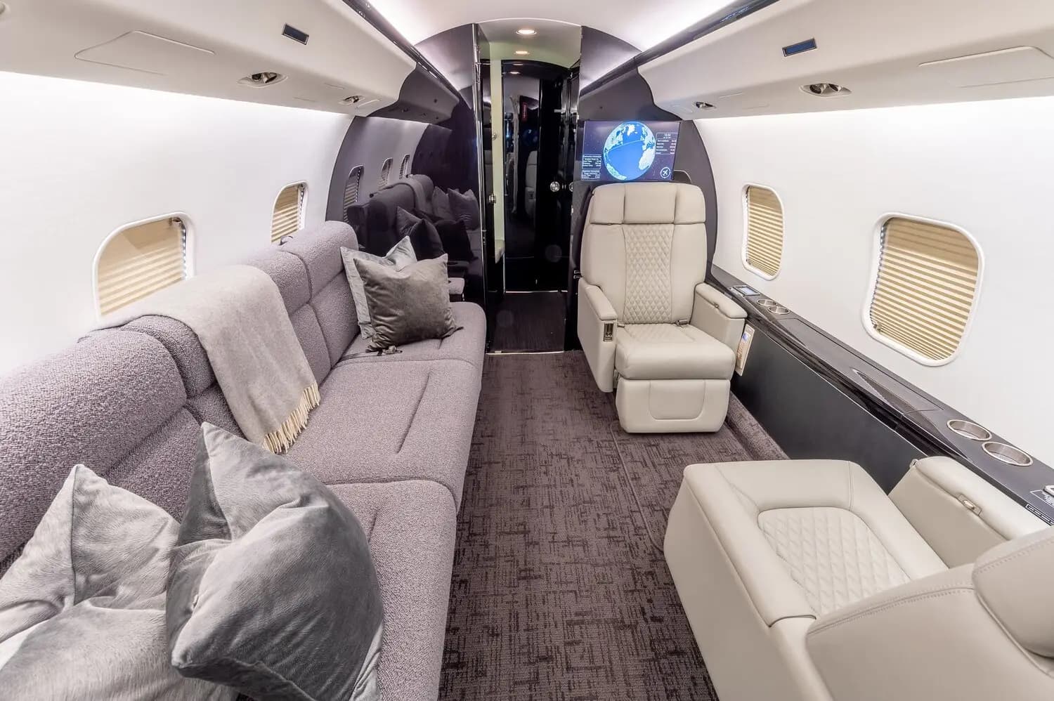 Bombardier Global Express N54DP operated by Elite Air, Inc., KPIE photo 6