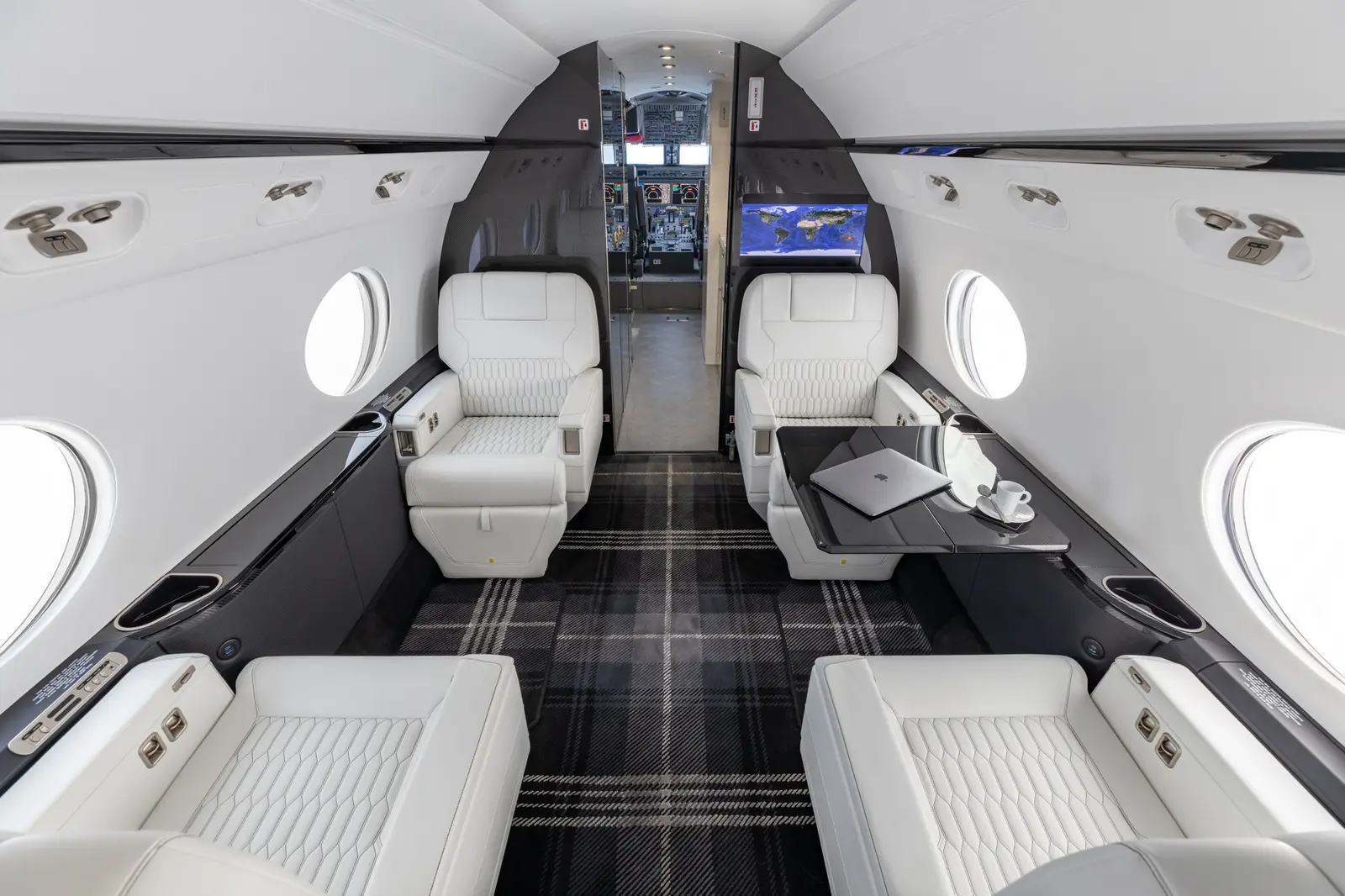 Gulfstream G550 N550AG operated by Silver Air, KSNA photo 2