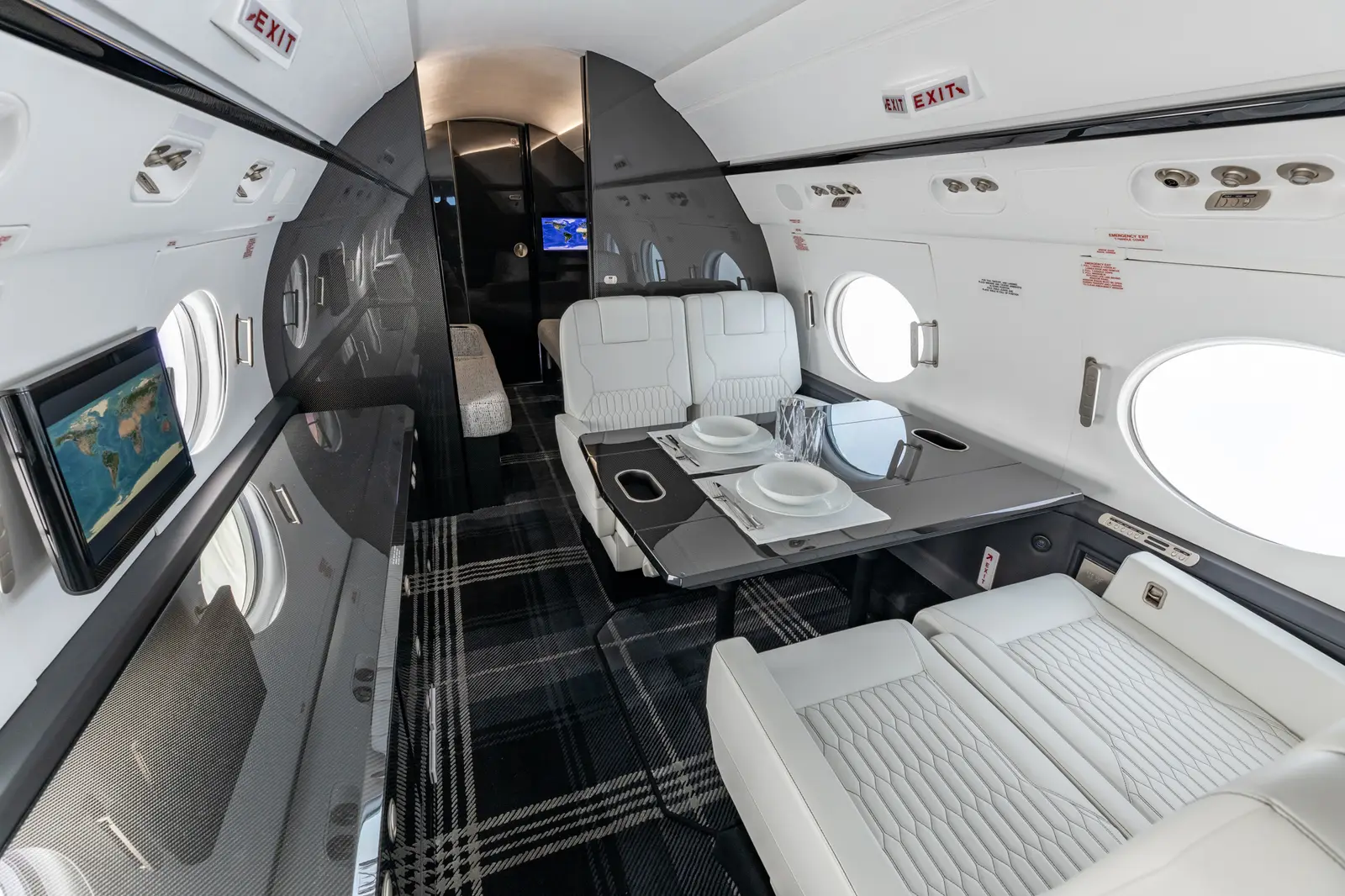 Gulfstream G550 N550AG operated by Silver Air, KSNA photo 4