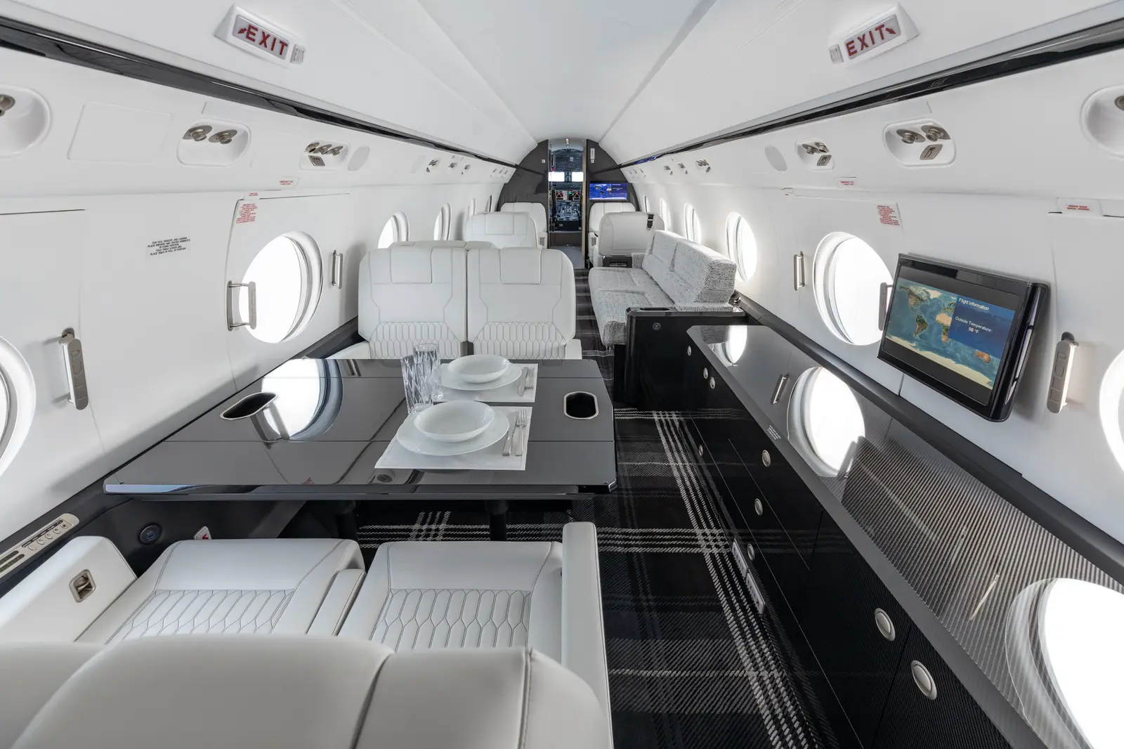 Gulfstream G550 N550AG operated by Silver Air, KSNA photo 5