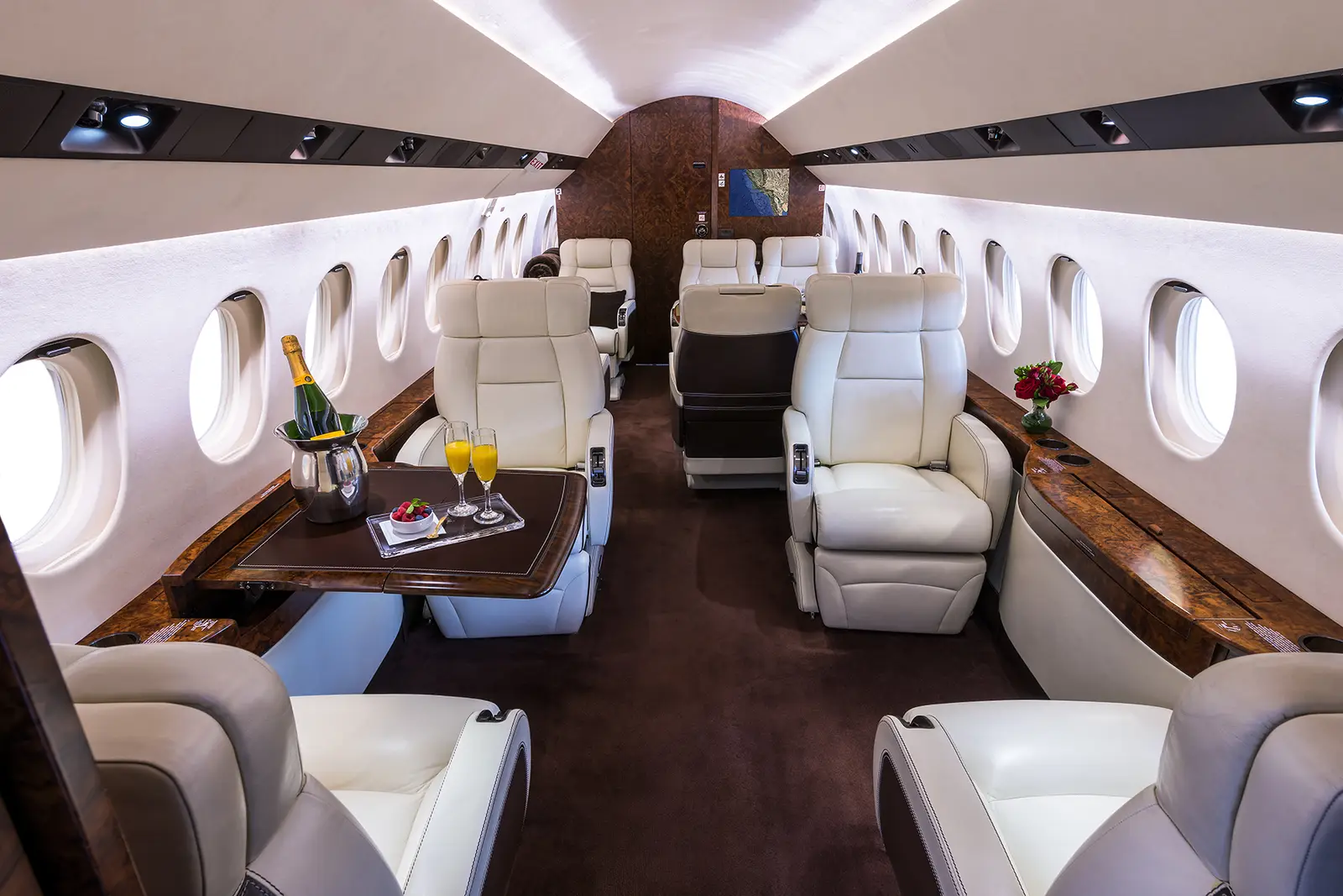 Dassault Falcon 2000LX EASy N552GR operated by Clay Lacy Aviation, Inc. photo 2