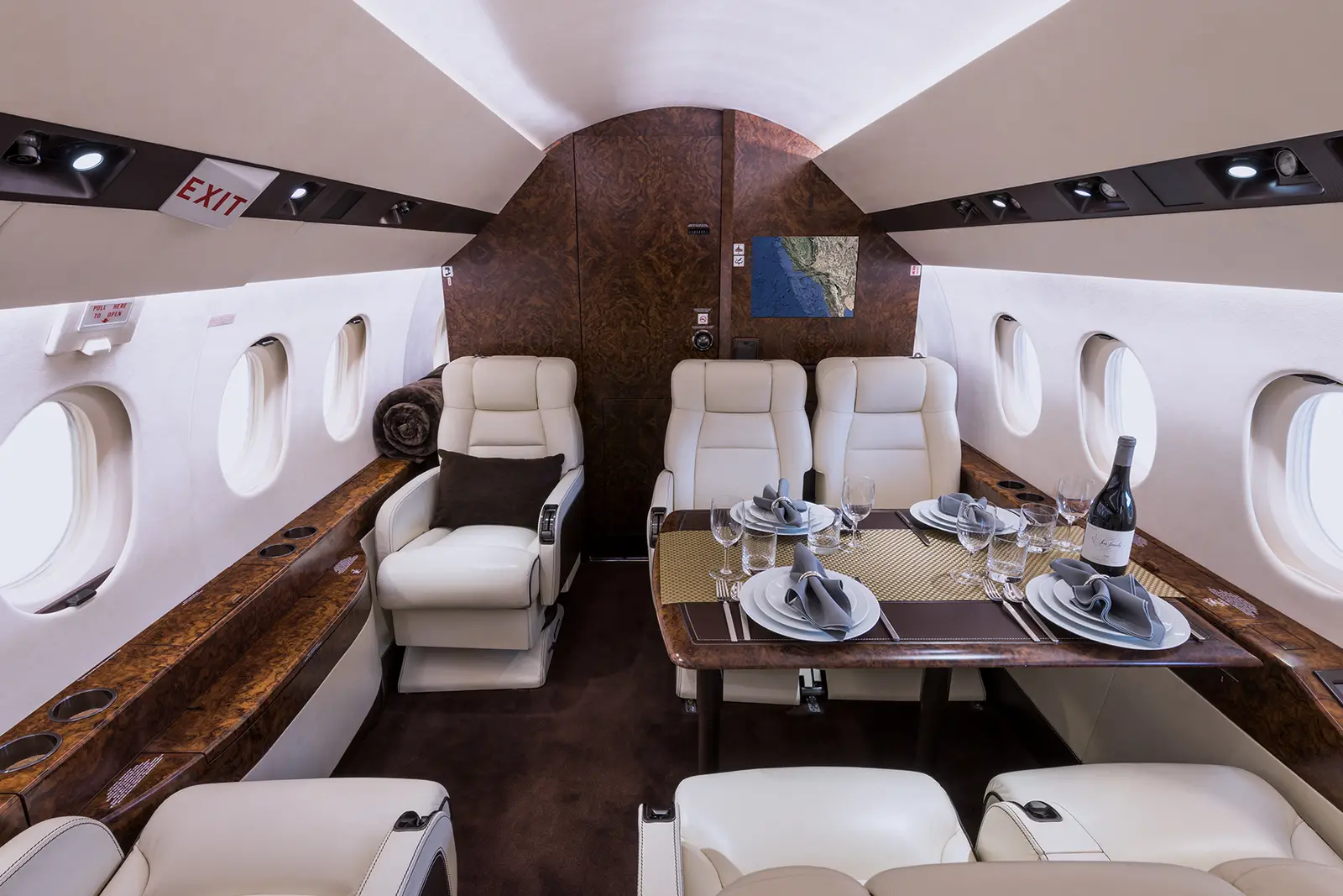 Dassault Falcon 2000LX EASy N552GR operated by Clay Lacy Aviation, Inc. photo 3