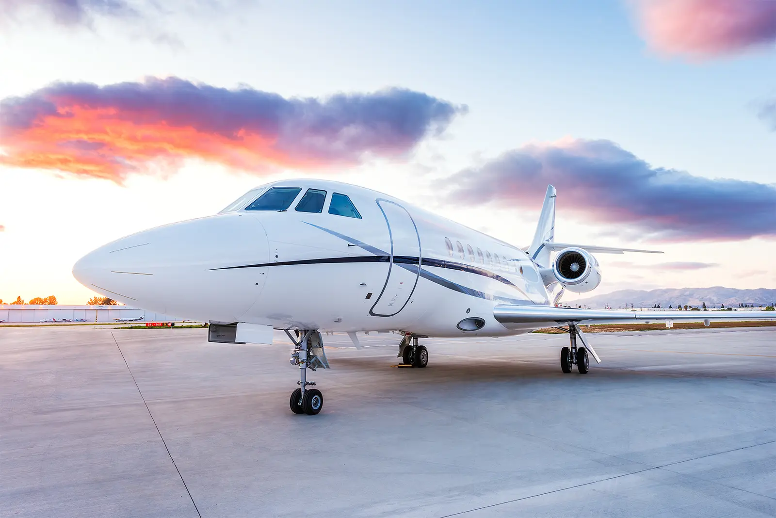 Dassault Falcon 2000LX EASy N552GR operated by Clay Lacy Aviation, Inc. photo 5