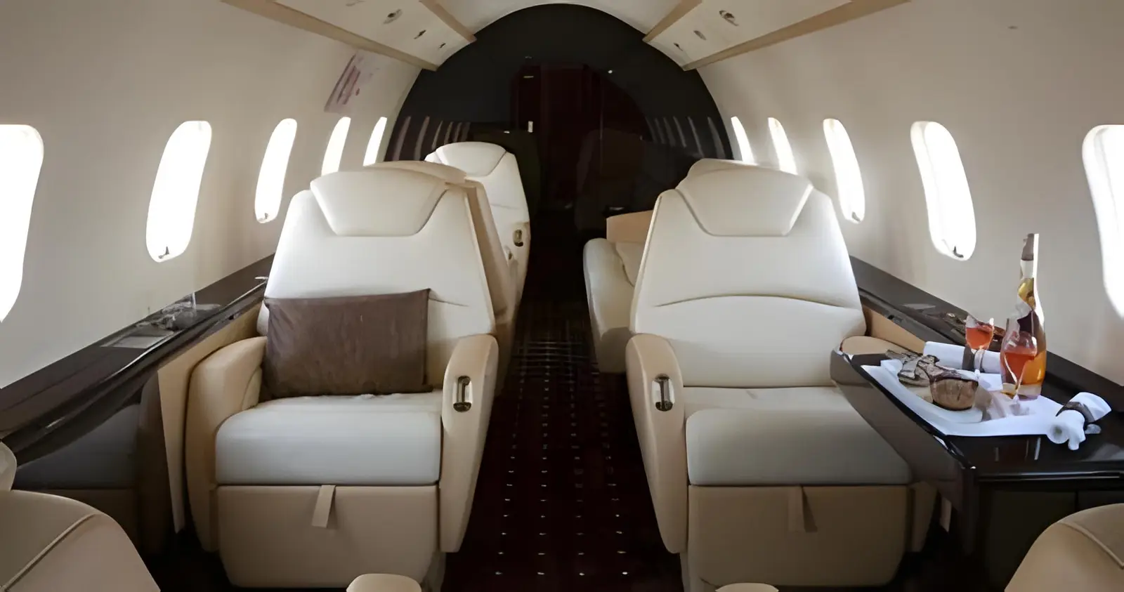 Bombardier Challenger 300 N553FX operated by Baker Aviation, LLC photo 2