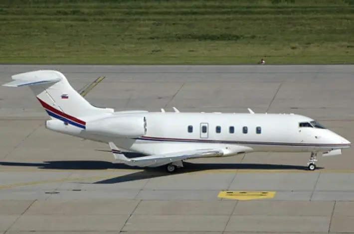 Bombardier Challenger 300 N553FX operated by Baker Aviation, LLC photo 4