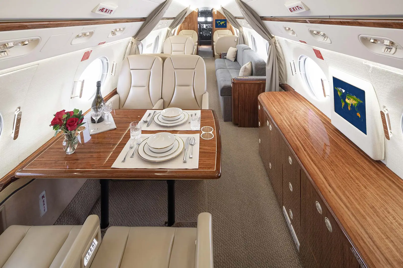 Gulfstream G550 N554DG operated by Clay Lacy Aviation, Inc. photo 6