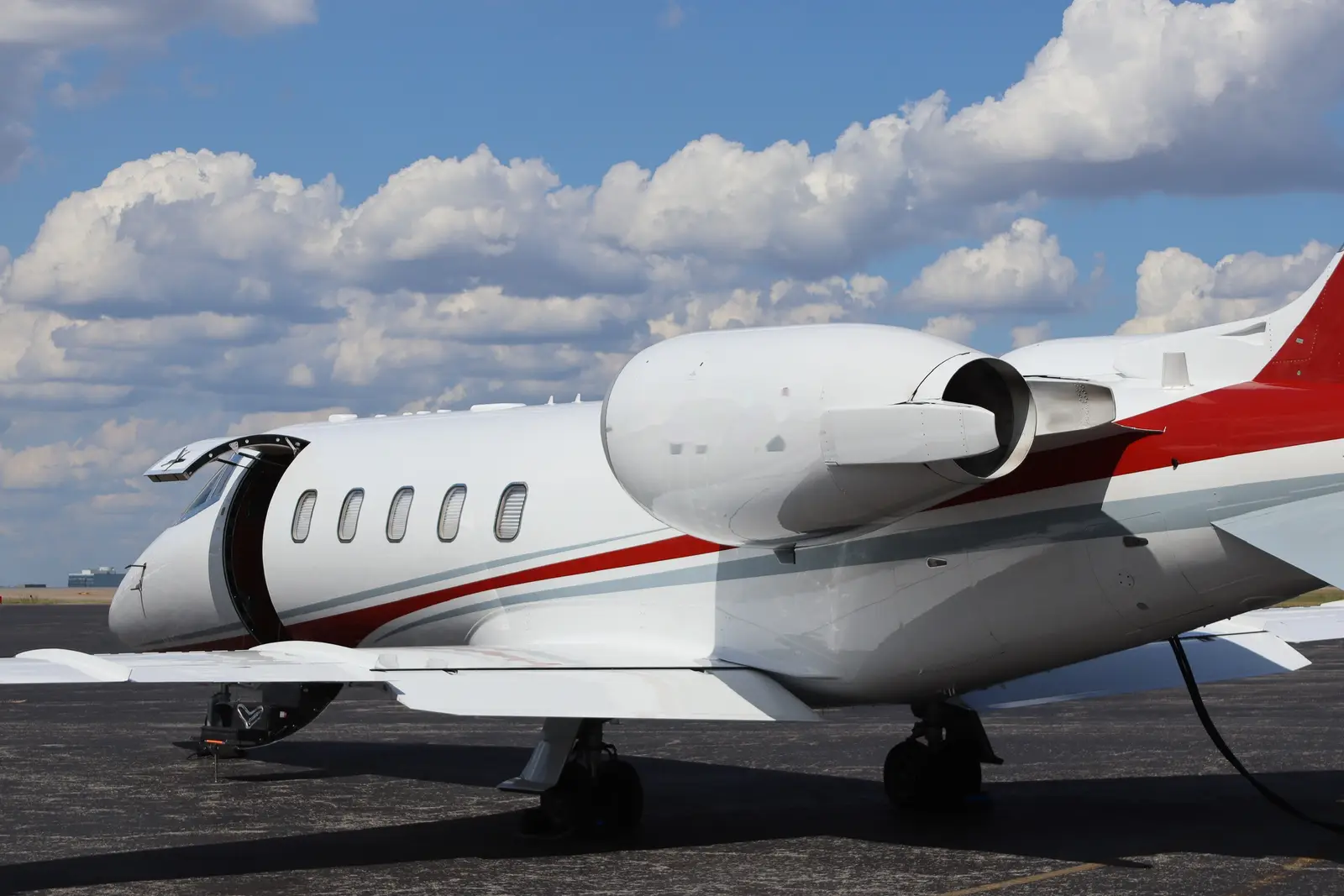 Bombardier Learjet 60 N557AB operated by AB Jets photo 4