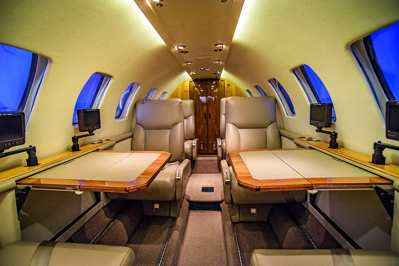 Cessna Citation Ultra N560RK operated by Tavaero Jet Charter photo 2