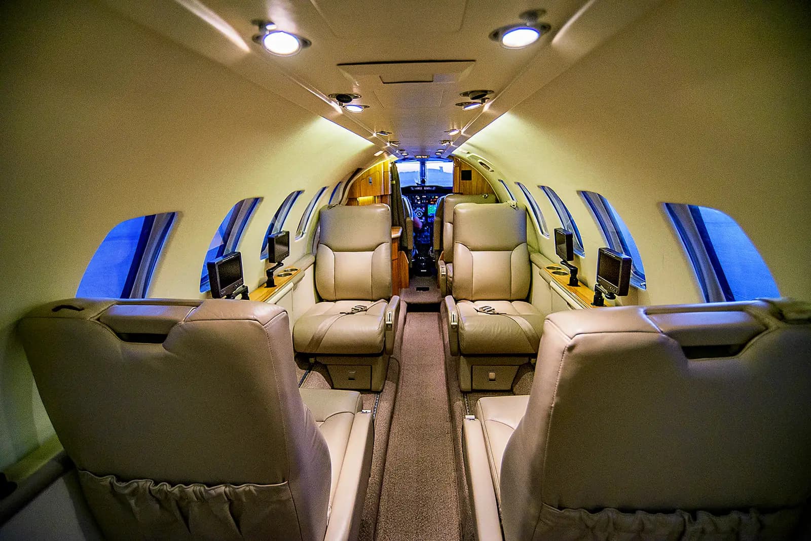 Cessna Citation Ultra N560RK operated by Tavaero Jet Charter photo 3