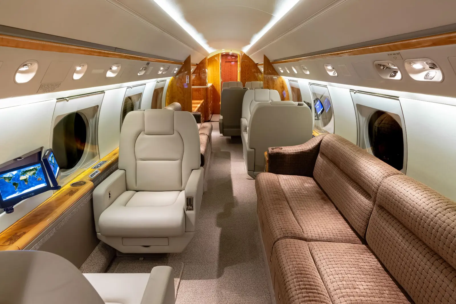 Gulfstream V N5616 operated by Global Air Charters, Inc. photo 2