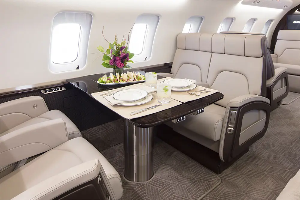 Bombardier Challenger 650 N562RT operated by Solairus Aviation photo 2