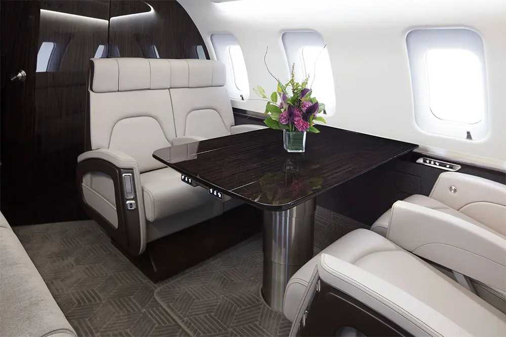 Bombardier Challenger 650 N562RT operated by Solairus Aviation photo 3