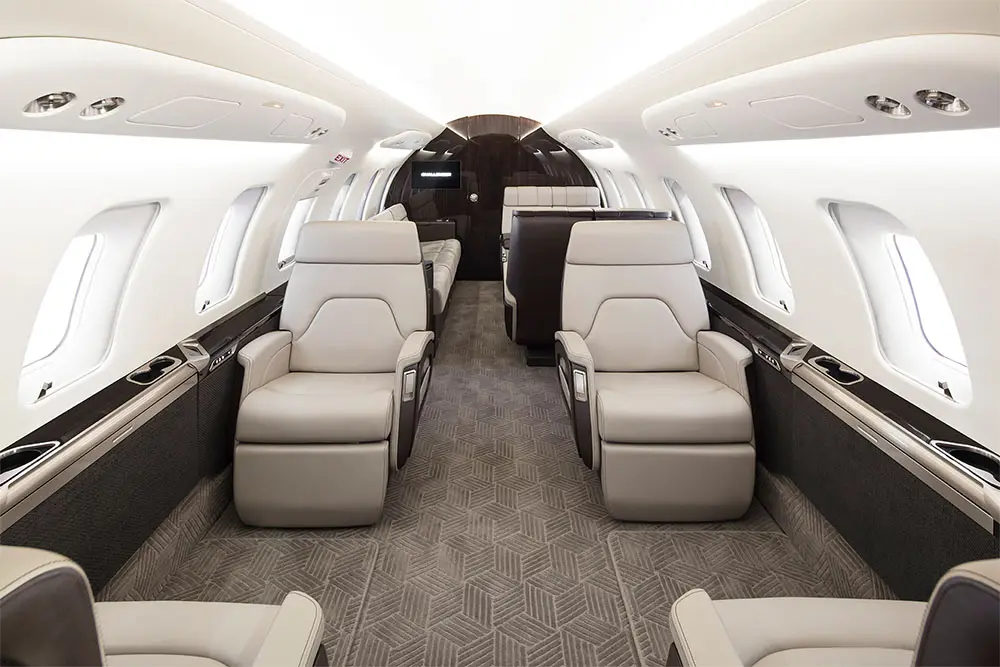 Bombardier Challenger 650 N562RT operated by Solairus Aviation photo 5