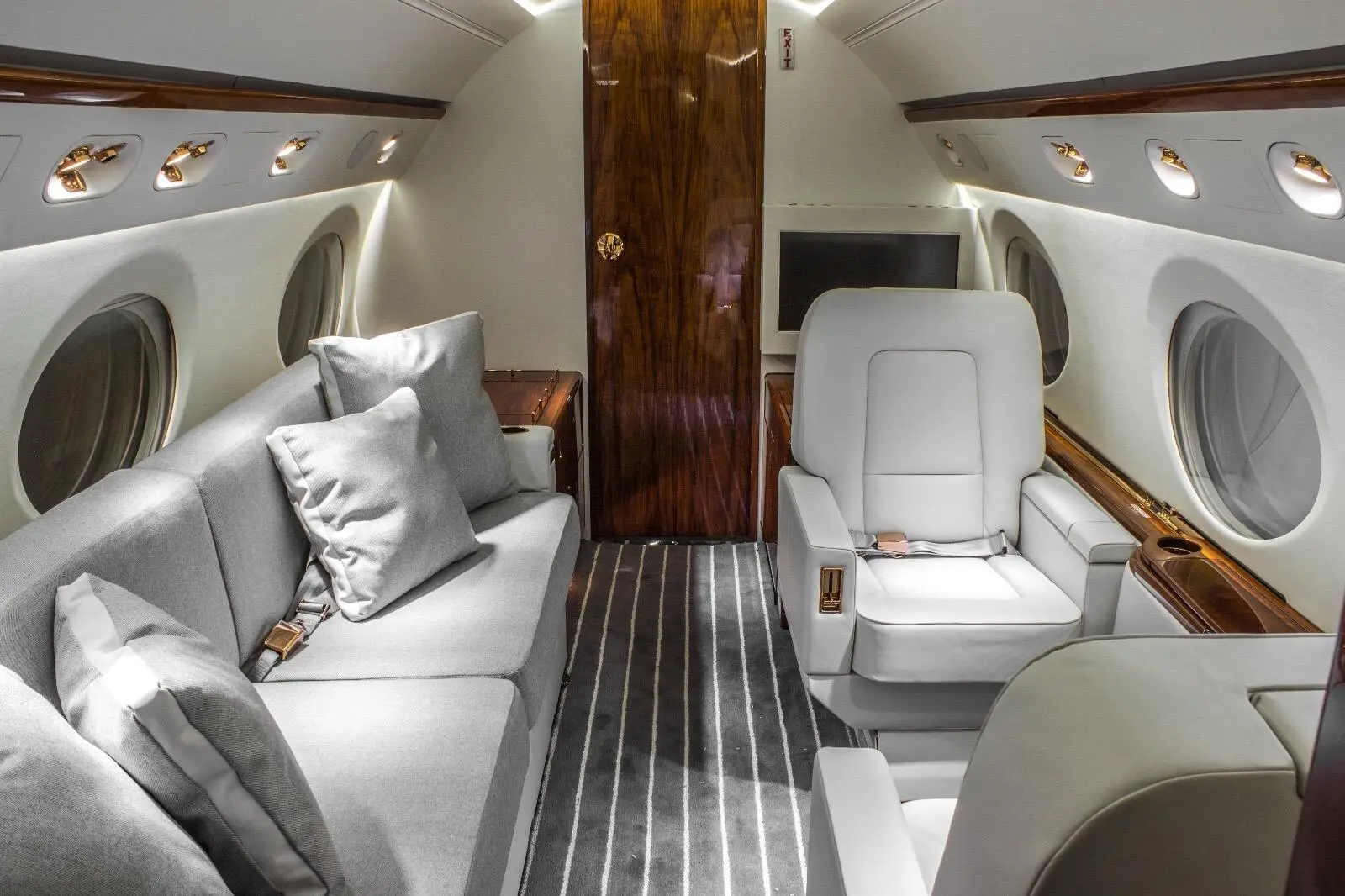 Gulfstream V N565JT operated by Sky High Aviation Services photo 3