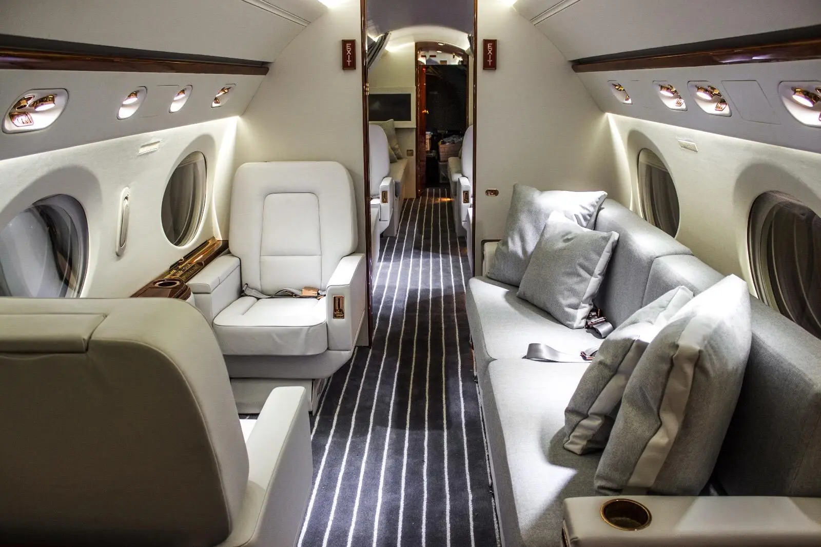 Gulfstream V N565JT operated by Sky High Aviation Services photo 5