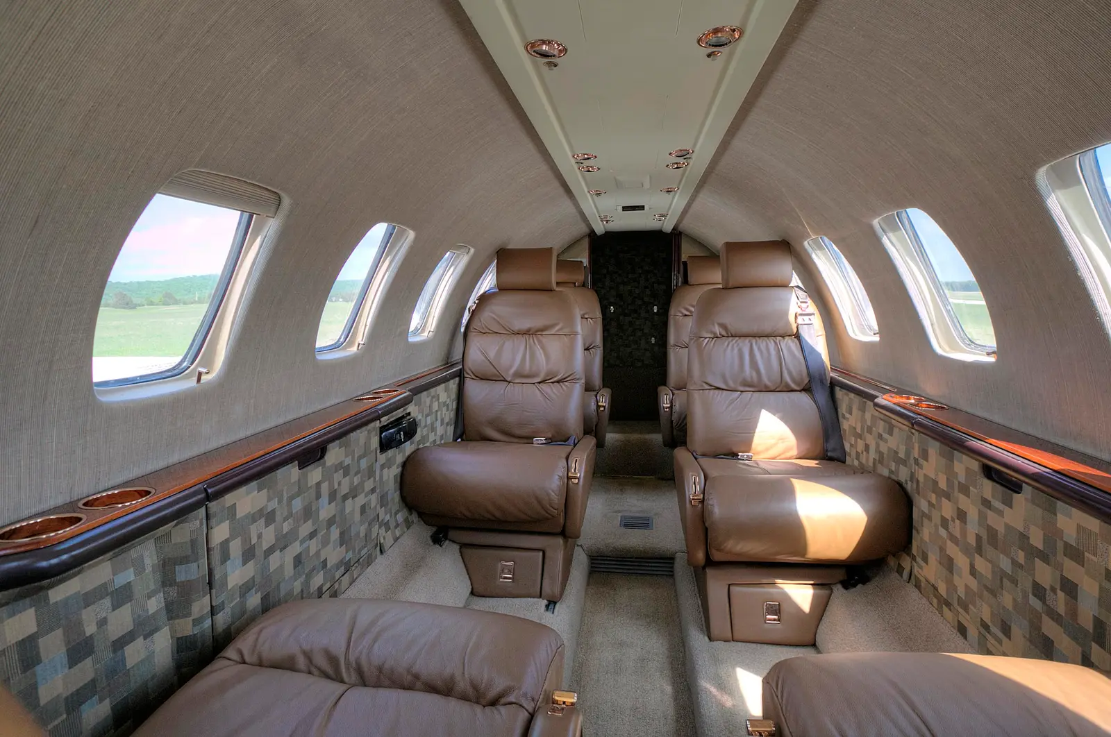 Cessna Citation Ultra N566KB operated by Lone Star Aviators, LLC photo 3