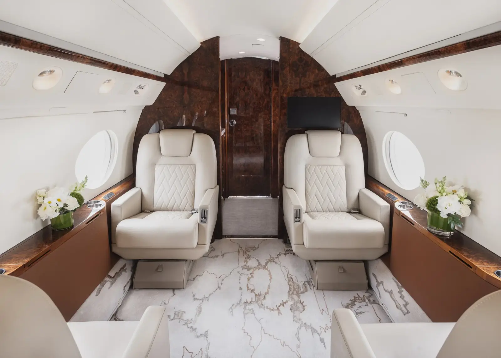 Gulfstream IV-SP N5689T operated by Mira Vista Aviation, Inc. photo 2