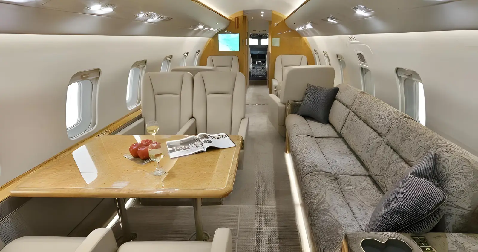 Bombardier Challenger 604 N575AG operated by Solairus Aviation photo 2