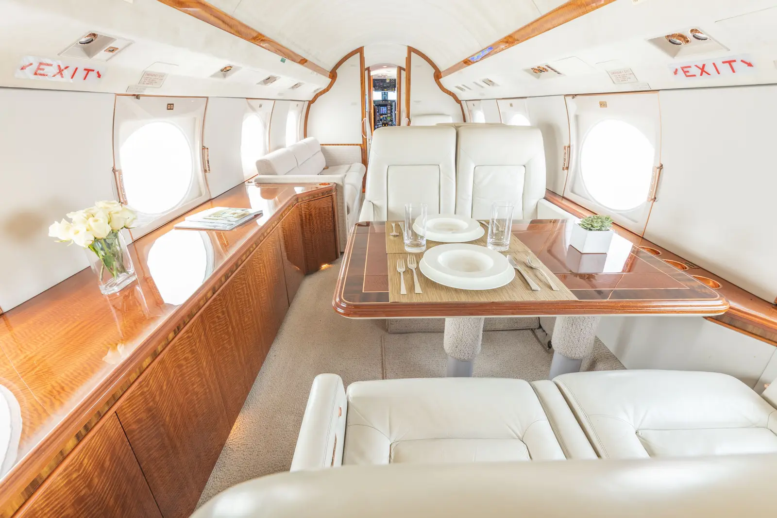 Gulfstream IV N583AJ operated by STAJets photo 3