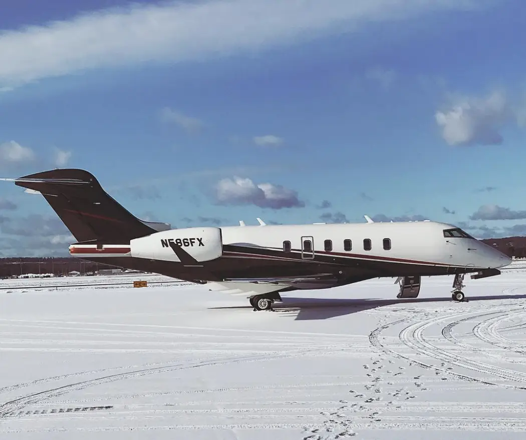 Bombardier Challenger 350 N586FX operated by Flexjet, exterior