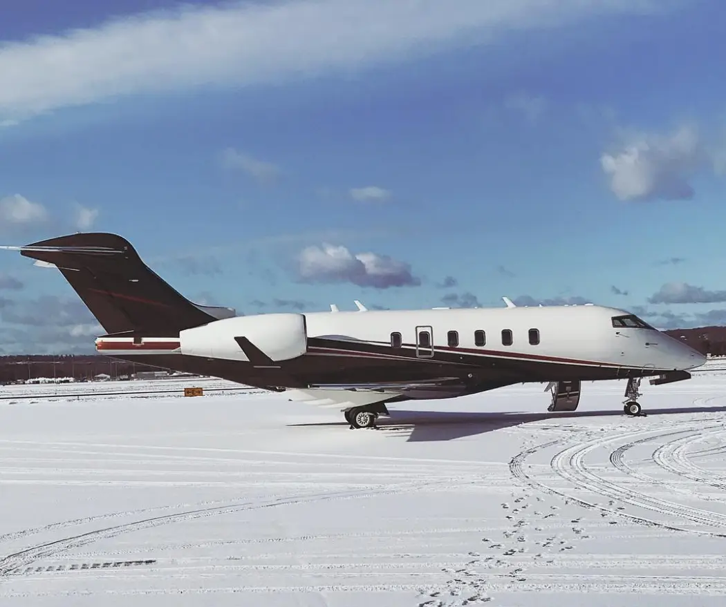 Bombardier Challenger 350 N586FX operated by Flexjet photo 2