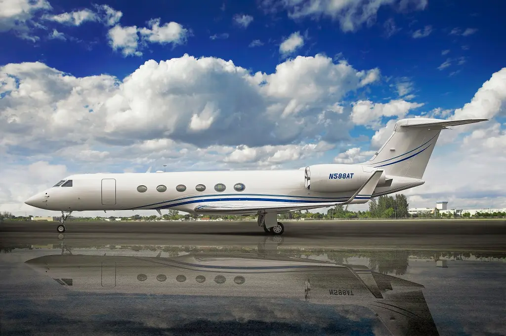 Gulfstream V N588AT